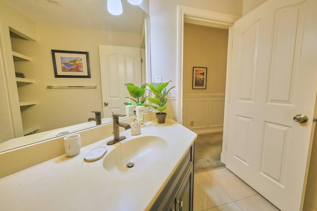 Apartment Casa Pura Vida Hot Tub, Pool & Ping Pong Tables W Backyard & Bbq